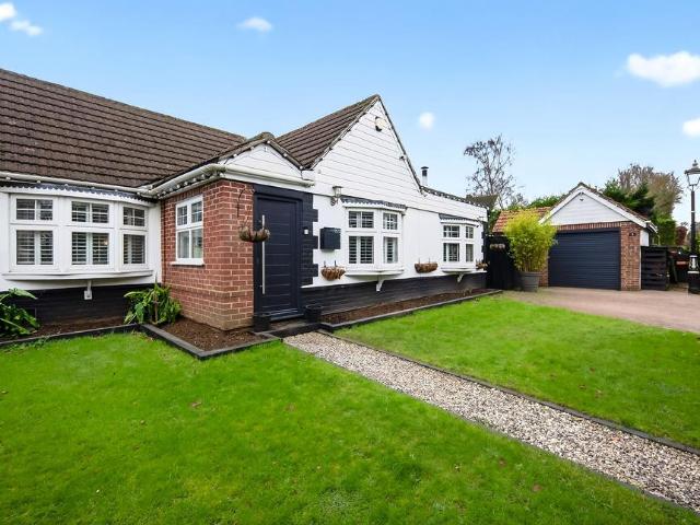 Bungalow for sale in Midway, Kent