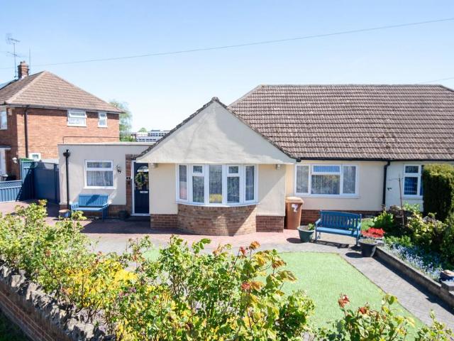 Bungalow for sale in Burrow's Bush, Wellingborough