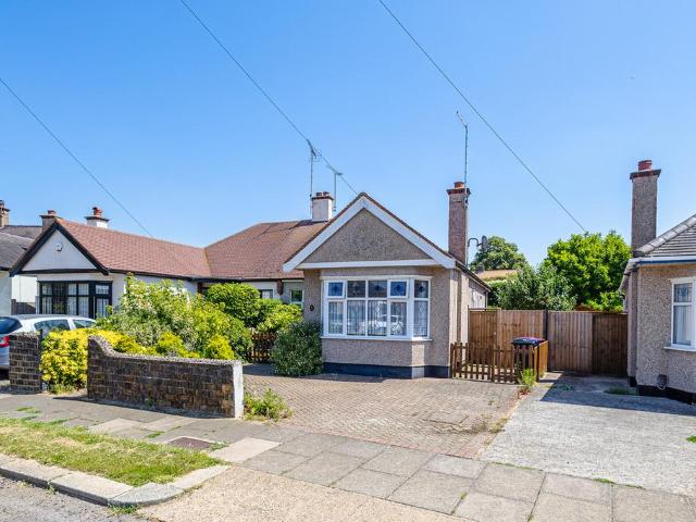 Bungalow for sale in Alton Barnes, Essex