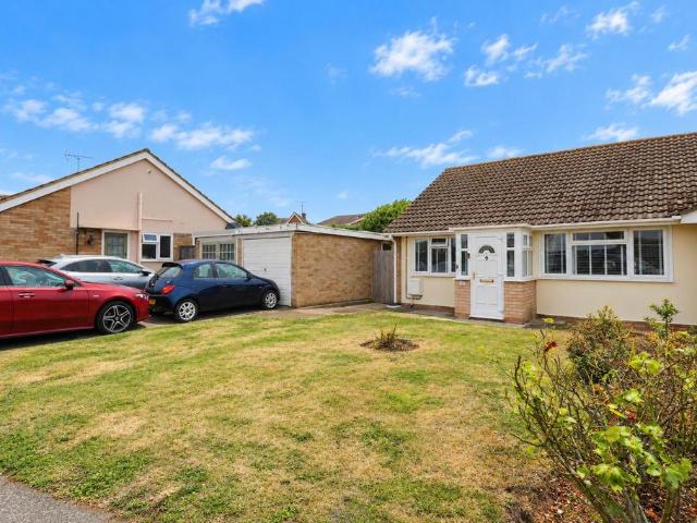 Bungalow for sale in Chipping Hill, Essex