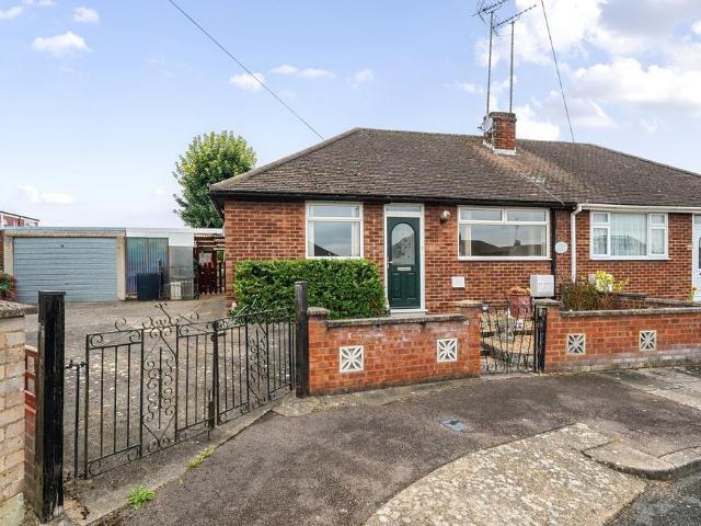 Bungalow for sale in Luton, Lewsey Farm