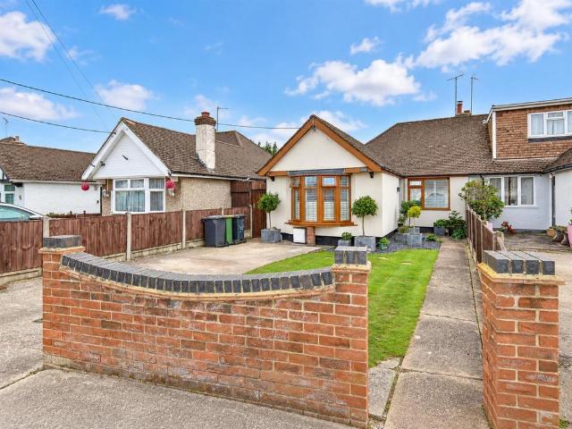 Bungalow for sale in Stroud Green, Barling