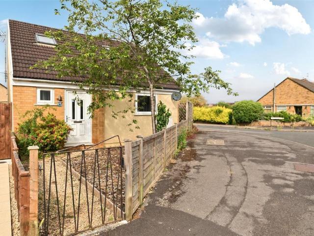Bungalow for sale in Oldland, South Gloucestershire