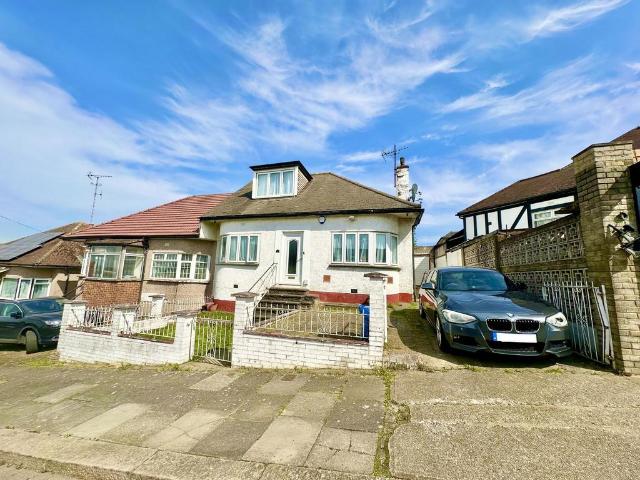 Bungalow for sale in Kingsbury, Greater London