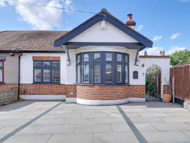 Bungalow for sale in Aveley, Essex