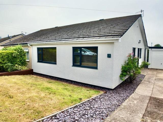 Bungalow for sale in Woodfieldside, Croespenmaen