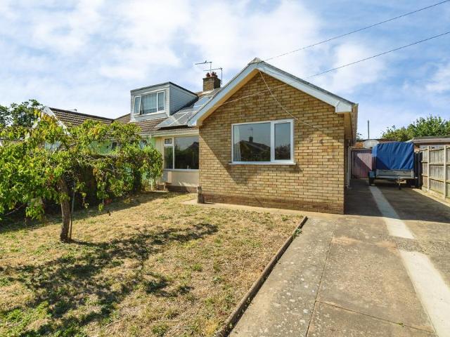 Bungalow for sale in Acle, Crostwick