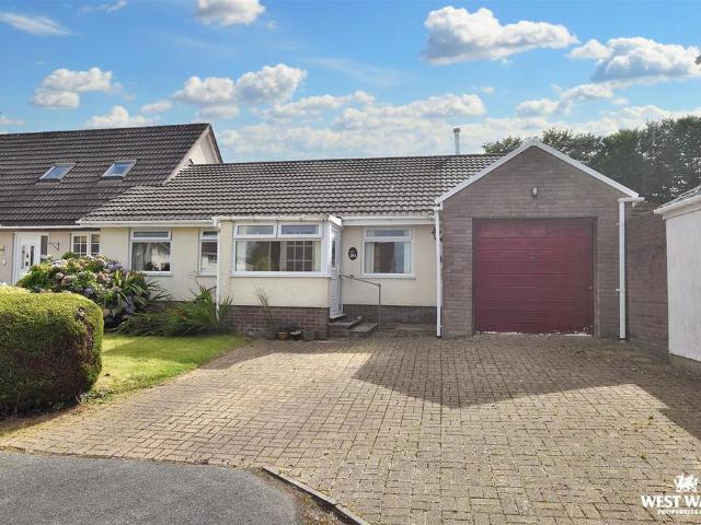 Bungalow for sale in Monkton, Pembroke