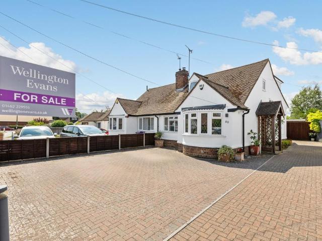Bungalow for sale in King's Walden, Hertfordshire