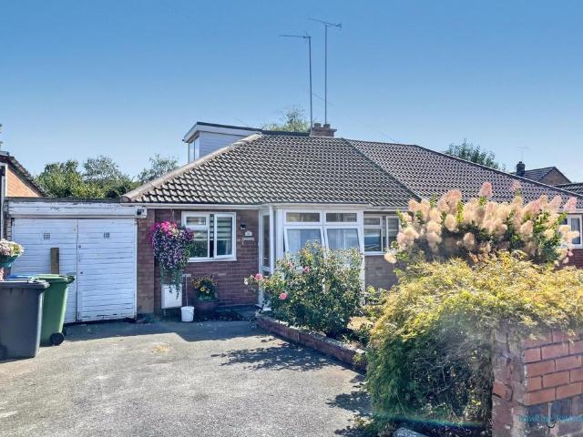 Bungalow for sale in Alderminster, Warwickshire