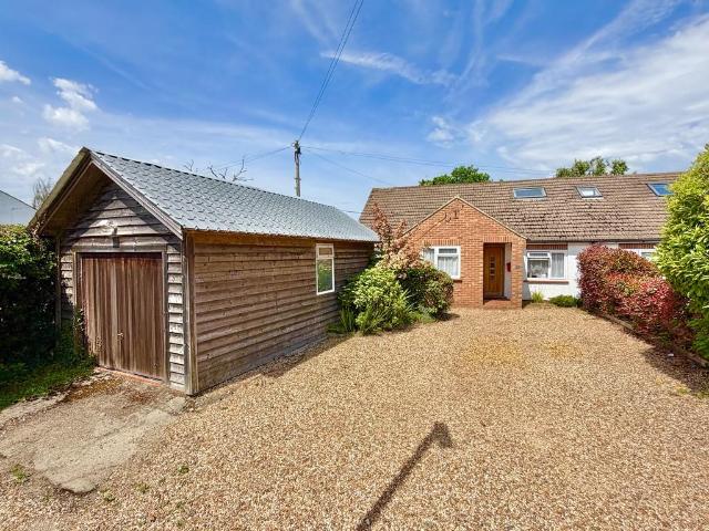 Bungalow for sale in Heol-las, Surrey