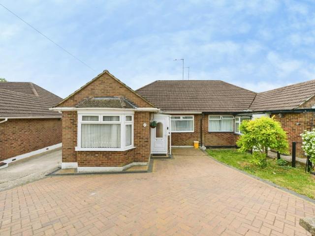 Bungalow for sale in Sundon Park, Luton
