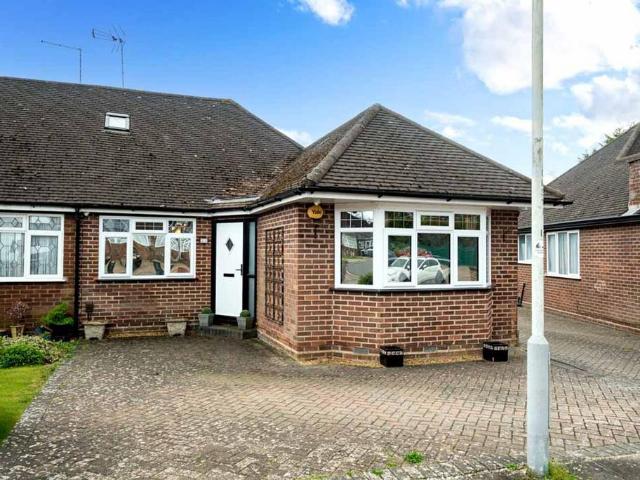 Bungalow for sale in Leagrave, Luton