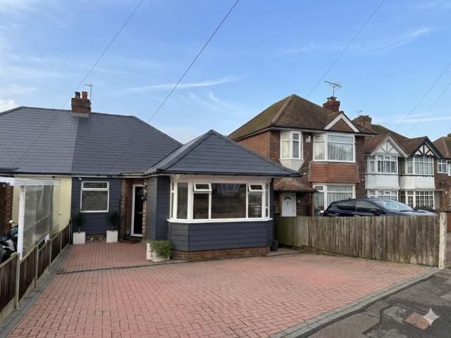 Bungalow for sale in East Cliff, Acol