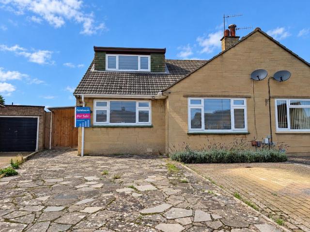 Bungalow for sale in Greenmeadow, Swindon