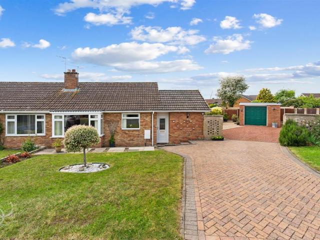 Bungalow for sale in Hampton, Crookhill