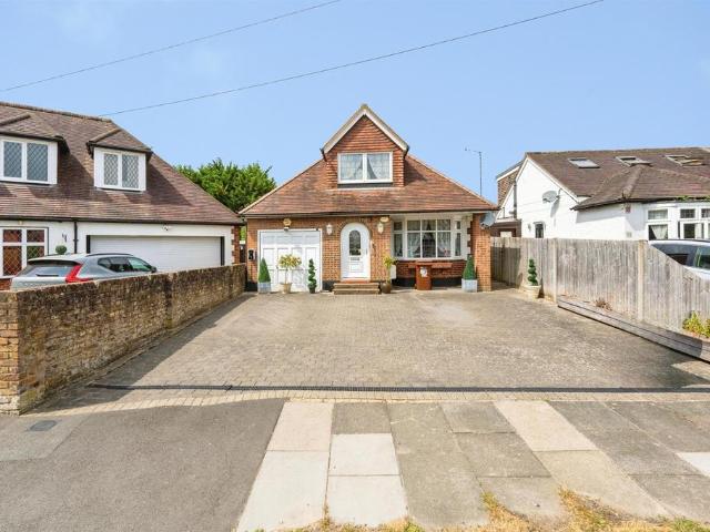 Bungalow for sale in Hatch End, Greater London
