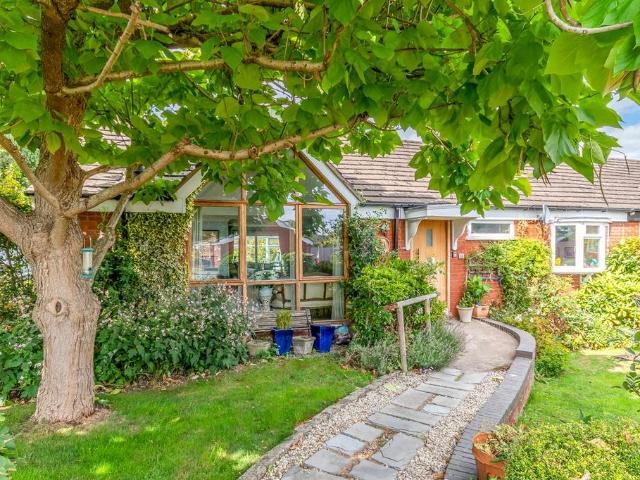 Bungalow for sale in Alderminster, Warwickshire