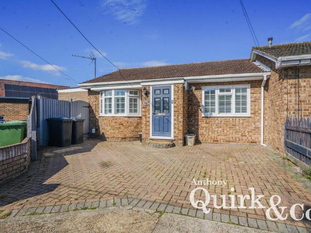 Bungalow for sale in Winter Gardens, Essex