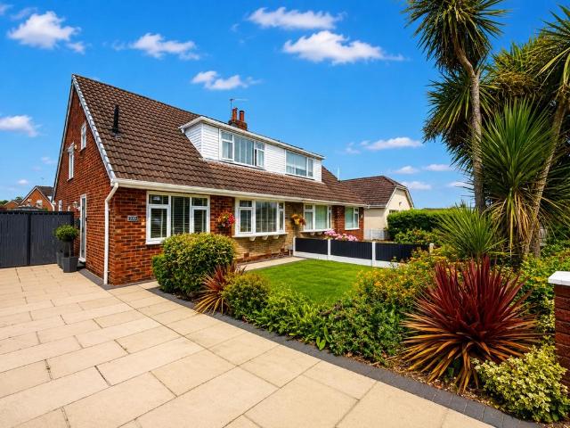 Bungalow for sale in Crossens, Sefton