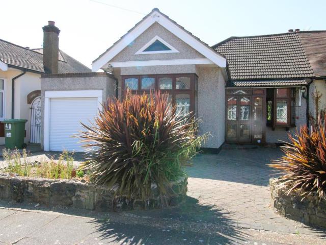 Bungalow for sale in Hornchurch, Greater London