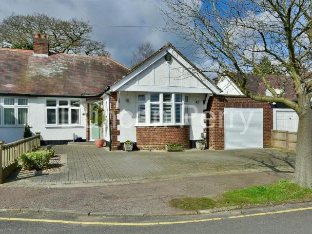 Bungalow for sale in Potters Bar, Hertfordshire