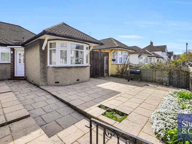 Bungalow for sale in Whitton, Greater London