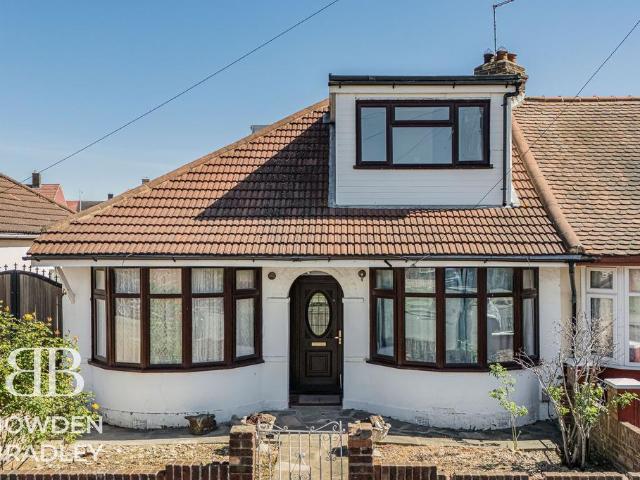 Bungalow for sale in Hainault, Greater London