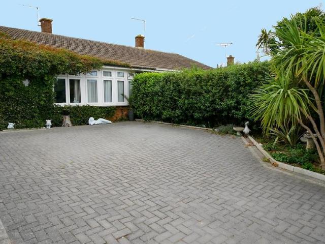 Bungalow for sale in Isle of Grain, Grain