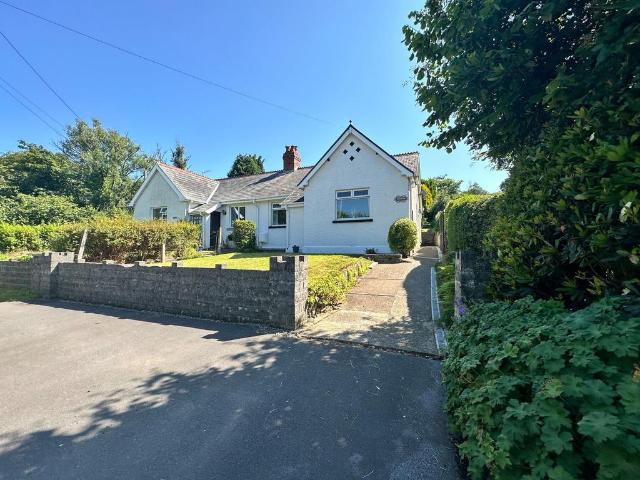 Bungalow for sale in Crynant, Wales