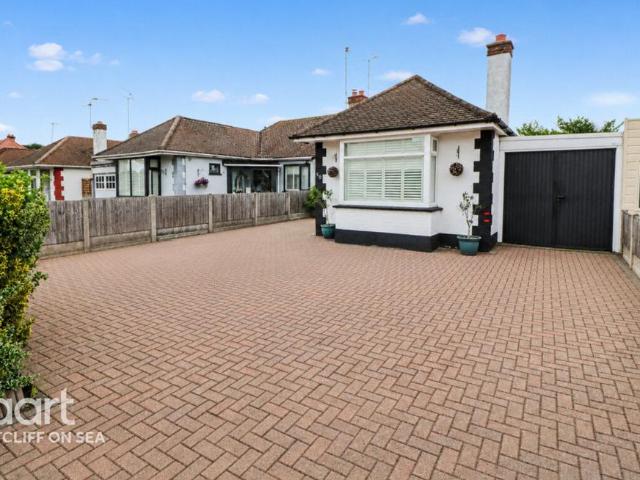 Bungalow for sale in Alton Barnes, Essex