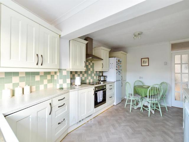 Bungalow for sale in Shotgate, Basildon