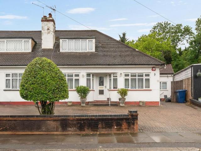 Bungalow for sale in Broadfields, Greater London