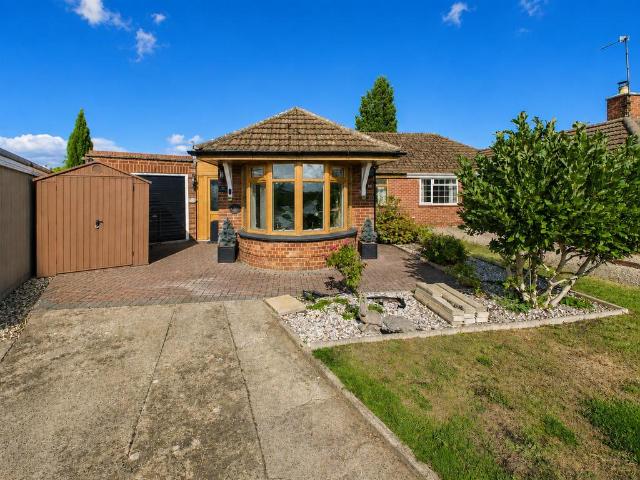 Bungalow for sale in Wotton, Gloucester