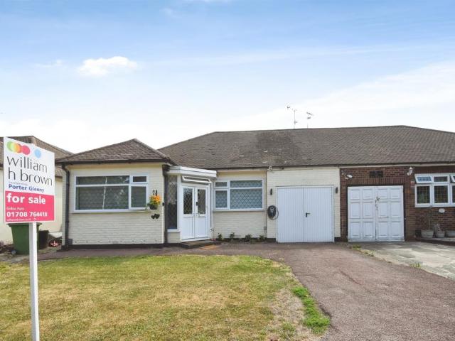 Bungalow for sale in Gidea Park, Greater London