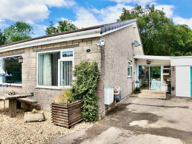 Bungalow for sale in Crumlin, Wales