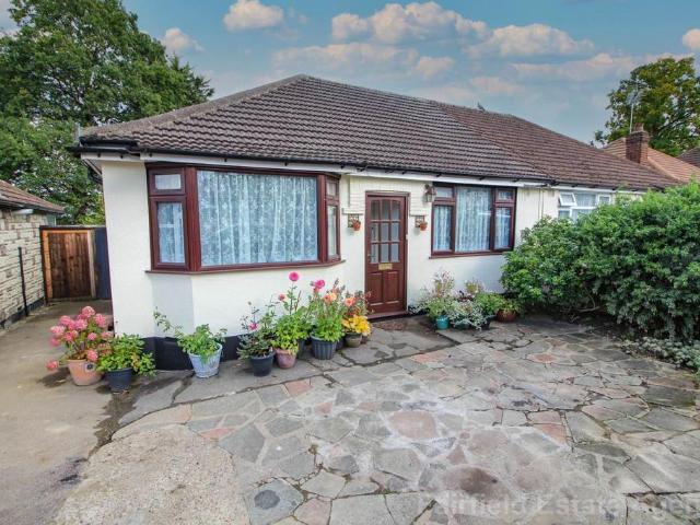 Bungalow for sale in Watford Rural, Batchworth
