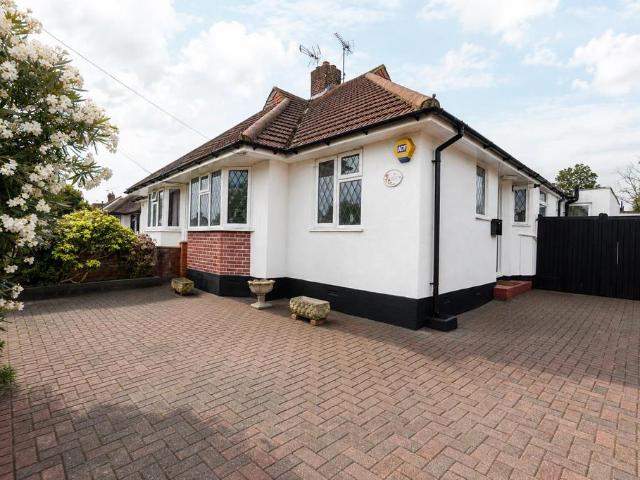 Bungalow for sale in Whitton, Greater London