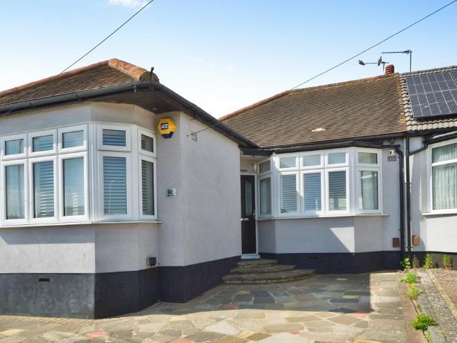 Bungalow for sale in Harold Wood, Greater London