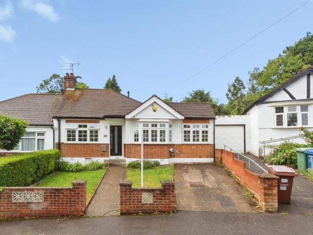 Bungalow for sale in Harrow Weald, Greater London