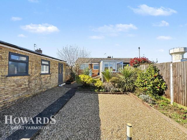 Bungalow for sale in Stokesby, Norfolk