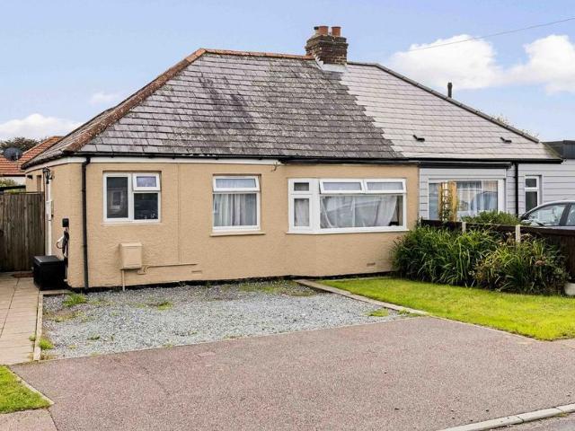Bungalow for sale in Capel-le-Ferne, Dover