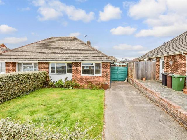 Bungalow for sale in Allington, Midway