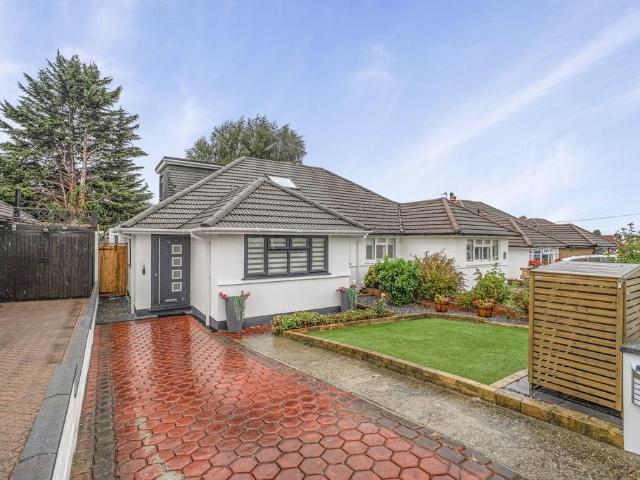 Bungalow for sale in Cockmannings, Greater London