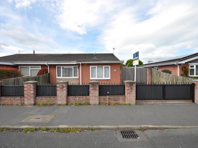 Bungalow for sale in Thorne, South Yorkshire