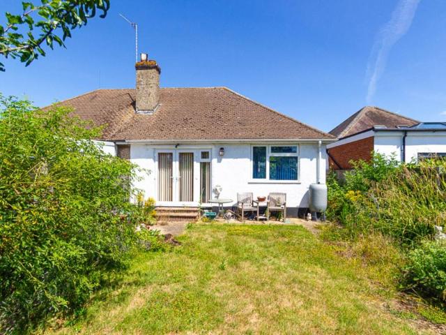 Bungalow for sale in Stroud Green, Barling