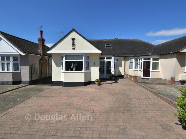 Bungalow for sale in Gidea Park, Greater London