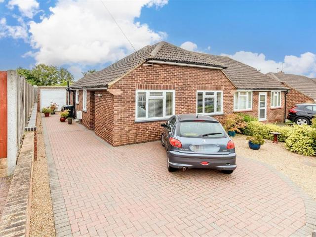 Bungalow for sale in Hamerton, Kent