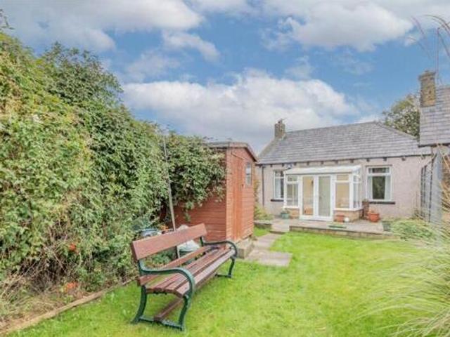 House for sale in Huddersfield, West Yorkshire