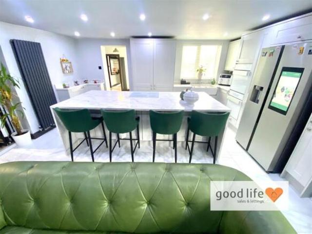 Bungalow for sale in Barnes, Greater London